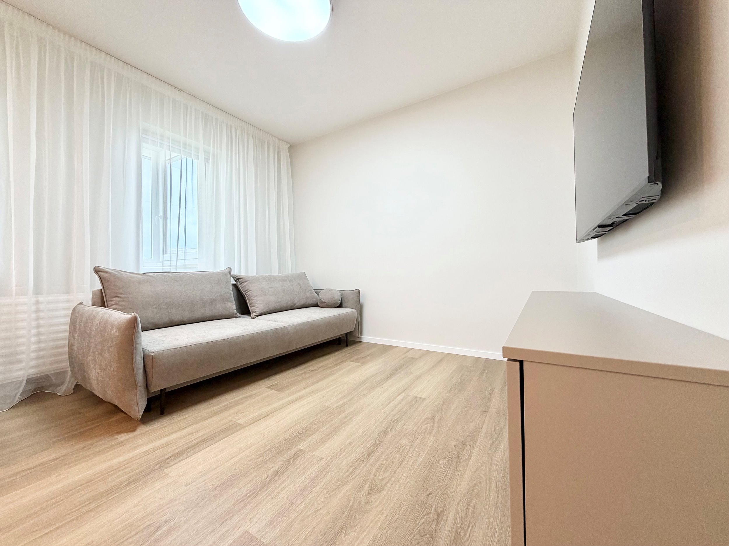 Nuomojamas 2 kambarių butas, Šeškinė, Paberžės g., 40m², 4 aukštas, €600