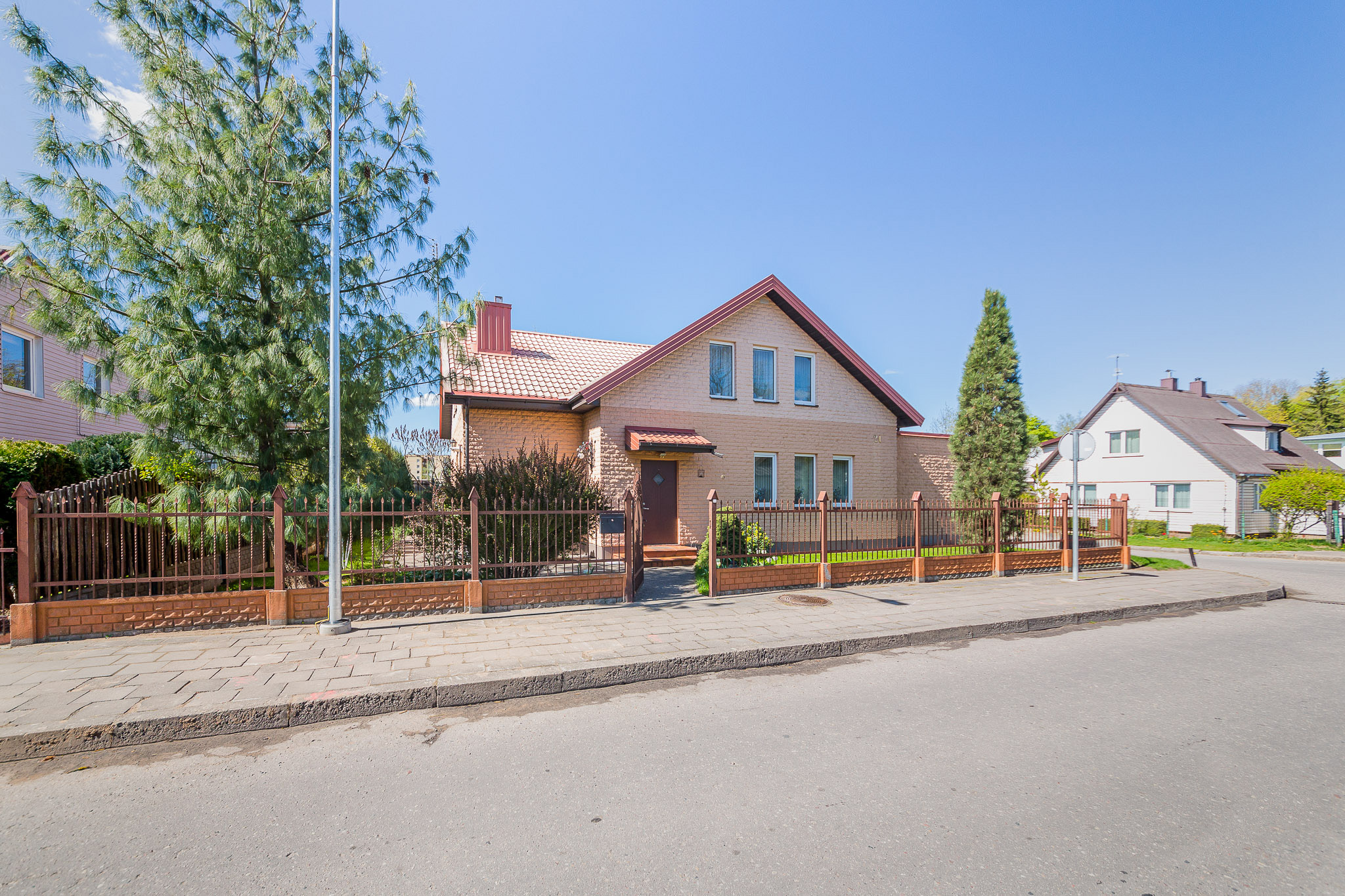 Gyvenamasis namas, Centras, Danutės g., 2 aukštų, 189m², 5.82a, €258000