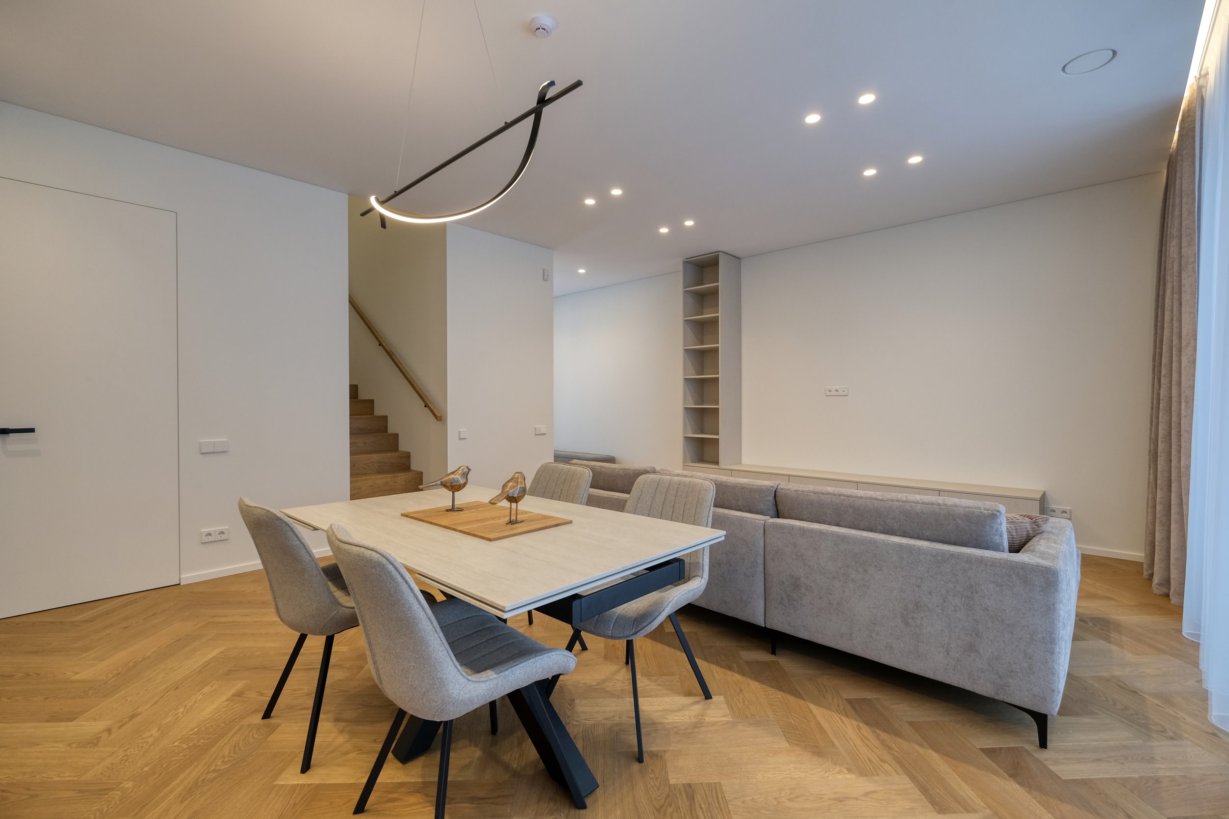 Nuomojamas sublokuotas namas, Eiguliai, Žeimenos g., 2 aukštų, 100m², 2.28a, €1890