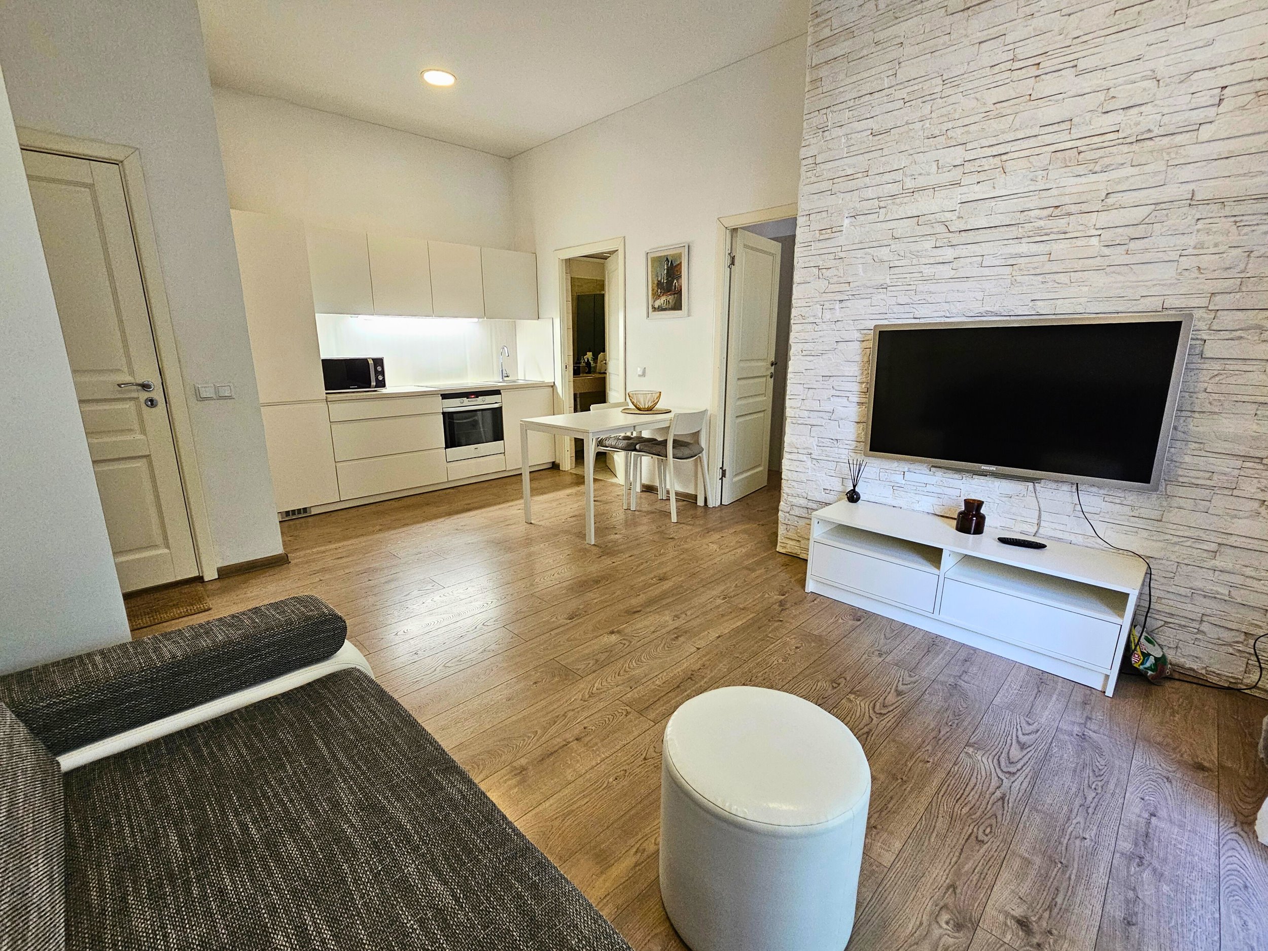 Nuomojamas 2 kambarių butas, Senamiestis, Islandijos g., 42m², 1 aukštas, €799