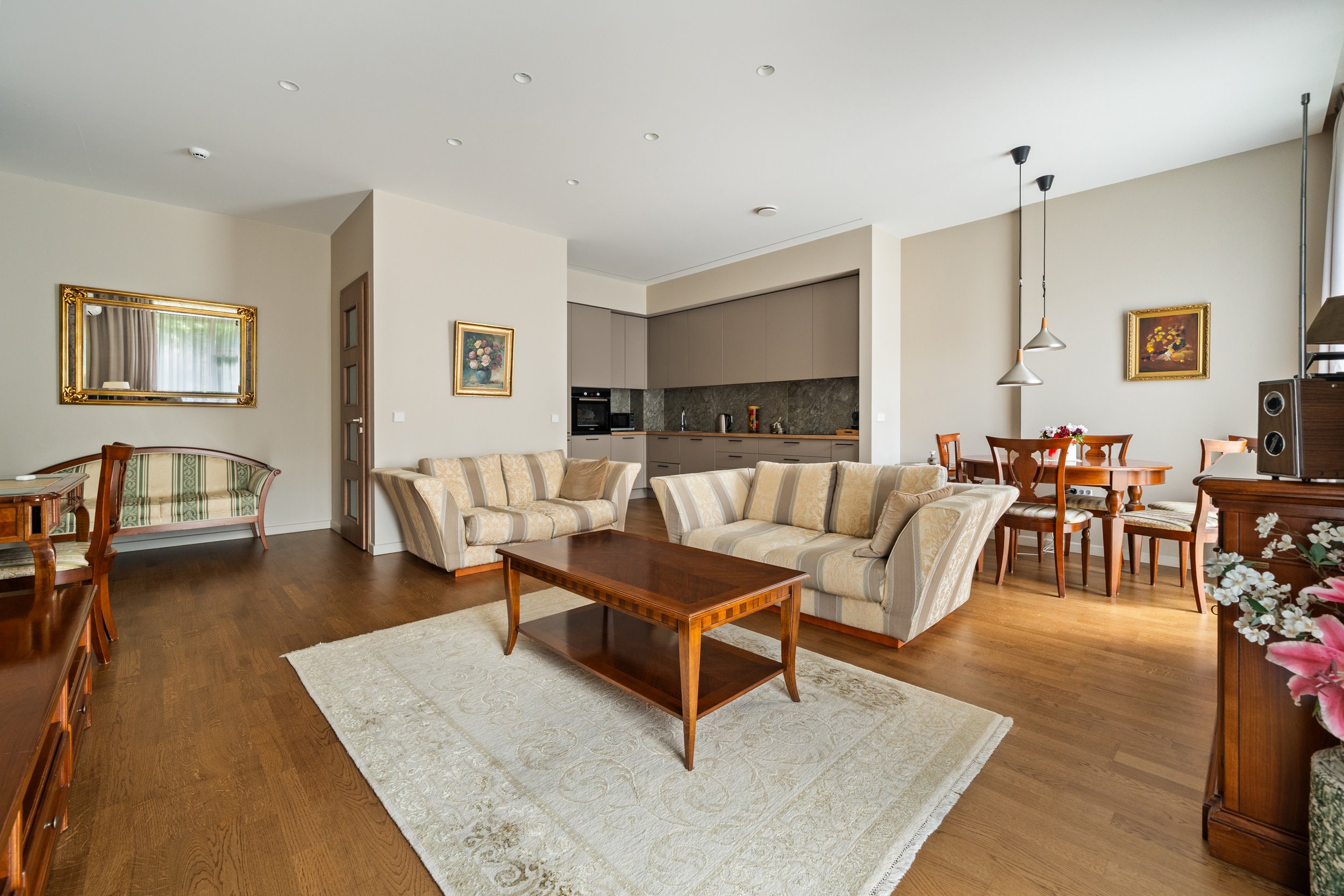 Nuomojamas 3 kambarių butas, Naujamiestis, K. Kalinausko g., 81m², 2 aukštas, €2300