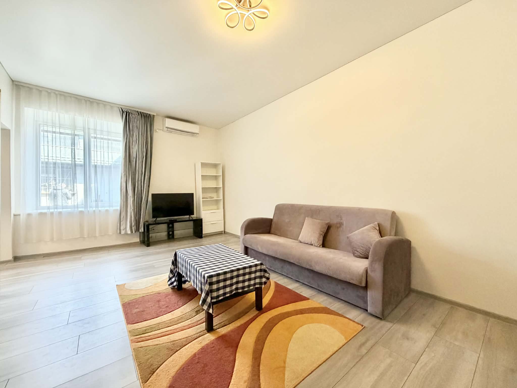 Nuomojamas 1 kambario butas, Šnipiškės, Kalvarijų g., 43m², 1 aukštas, €650