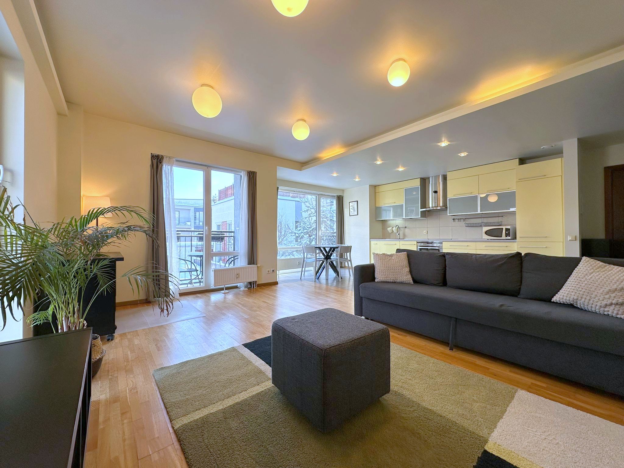 Nuomojamas 2 kambarių butas, Santariškės, J. Franko g., 64m², 2 aukštas, €650