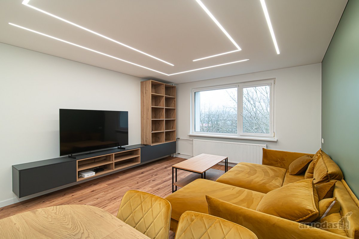 3 kambarių butas, Šnipiškės, Rinktinės g., 71m², 8 aukštas, €1