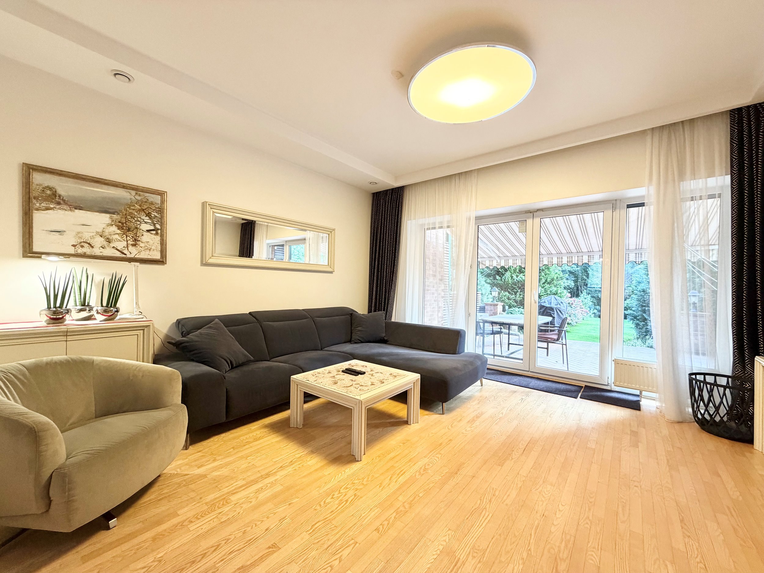 Nuomojamas sublokuotas namas, Visoriai, Kazio Borutos g., 3 aukštų, 175m², 4a, €2500