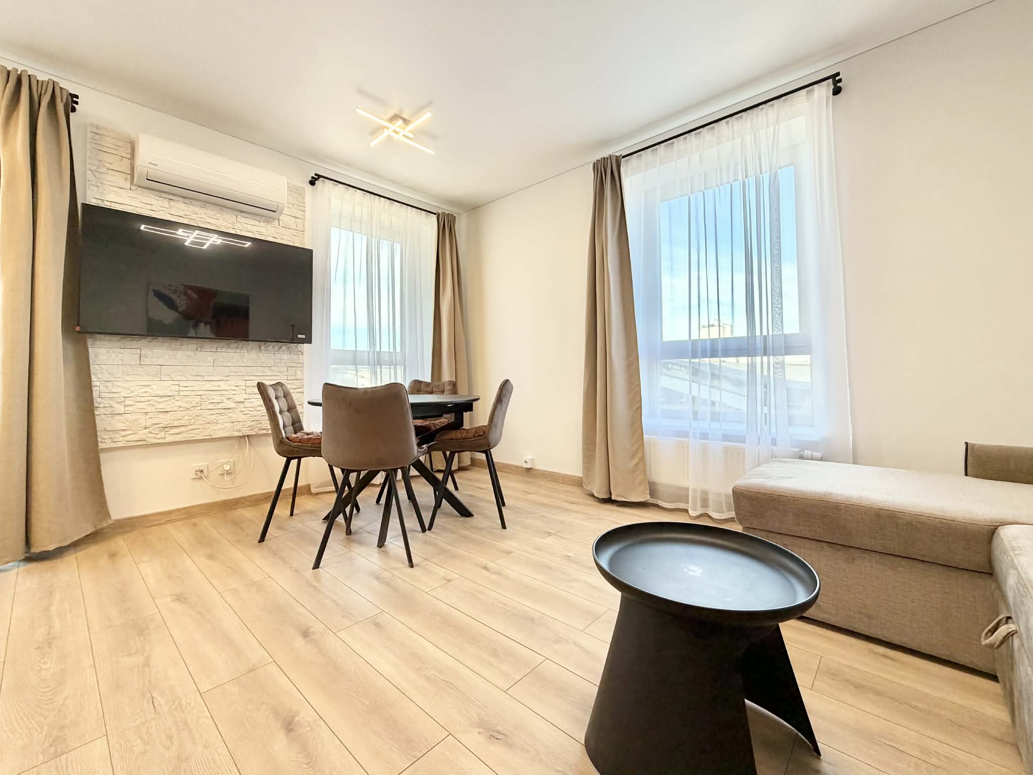 Nuomojamas 2 kambarių butas, Žirmūnai, Pulko g., 43m², 4 aukštas, €750