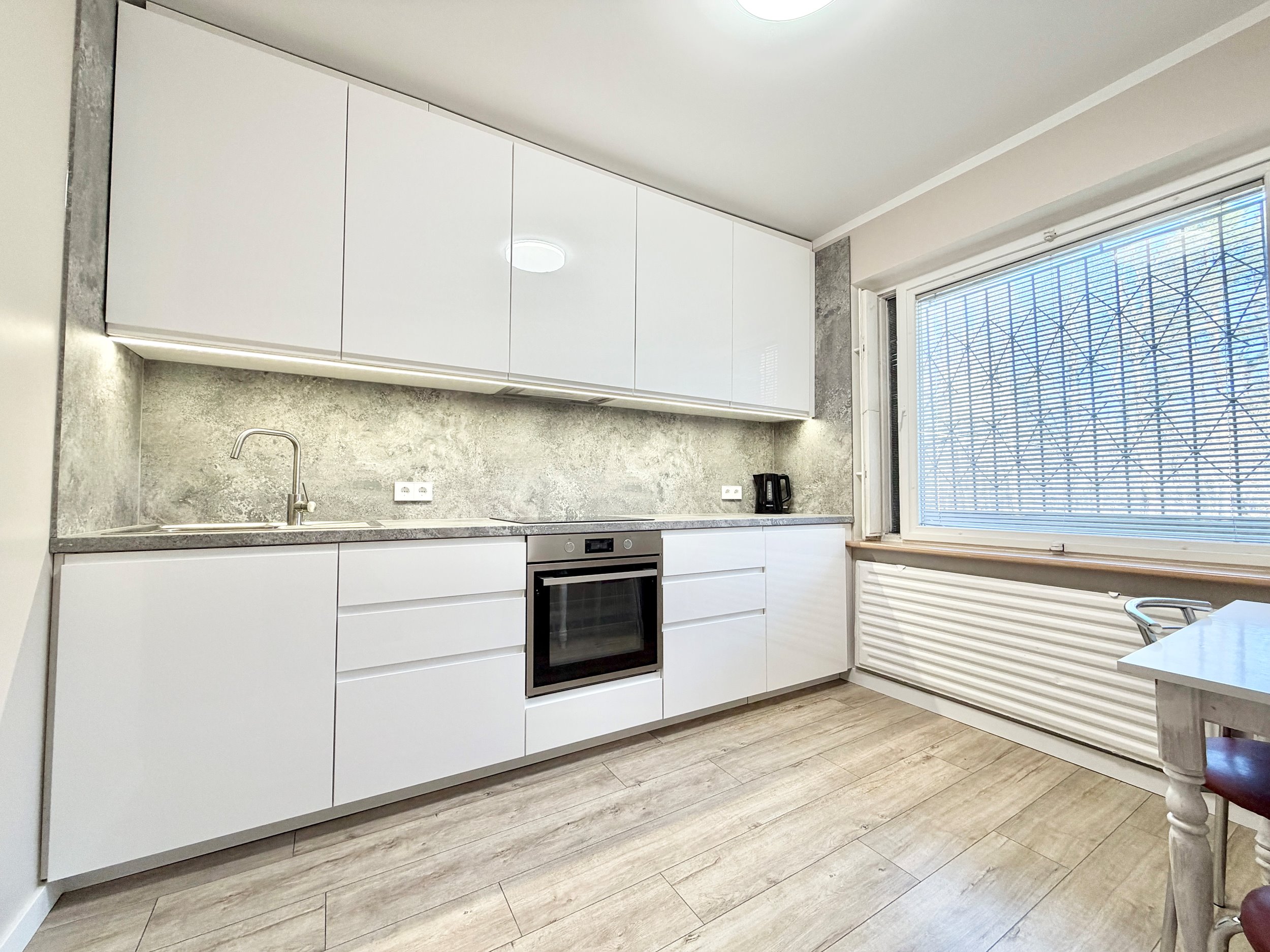 Nuomojamas 3 kambarių butas, Šeškinė, Gelvonų g., 63m², 1 aukštas, €700