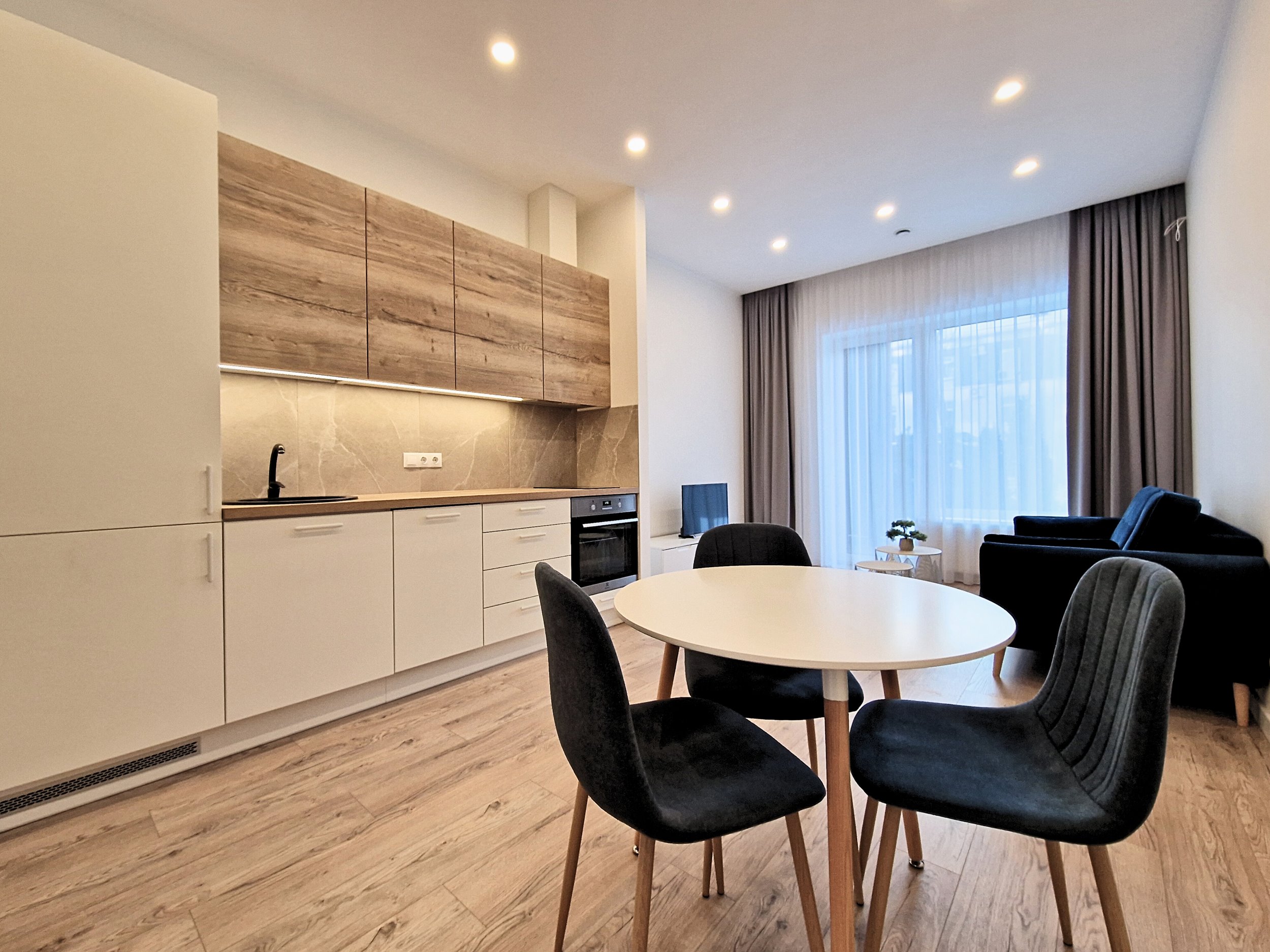 Nuomojamas 2 kambarių butas, Šnipiškės, Raitininkų g., 39m², 1 aukštas, €690